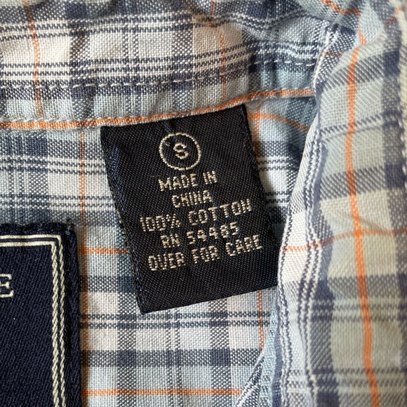 AMERICAN EAGLE OUTFITTERS BUTTON DOWN SHIRT.  SIZE SMALL. - Picture 6 of 9